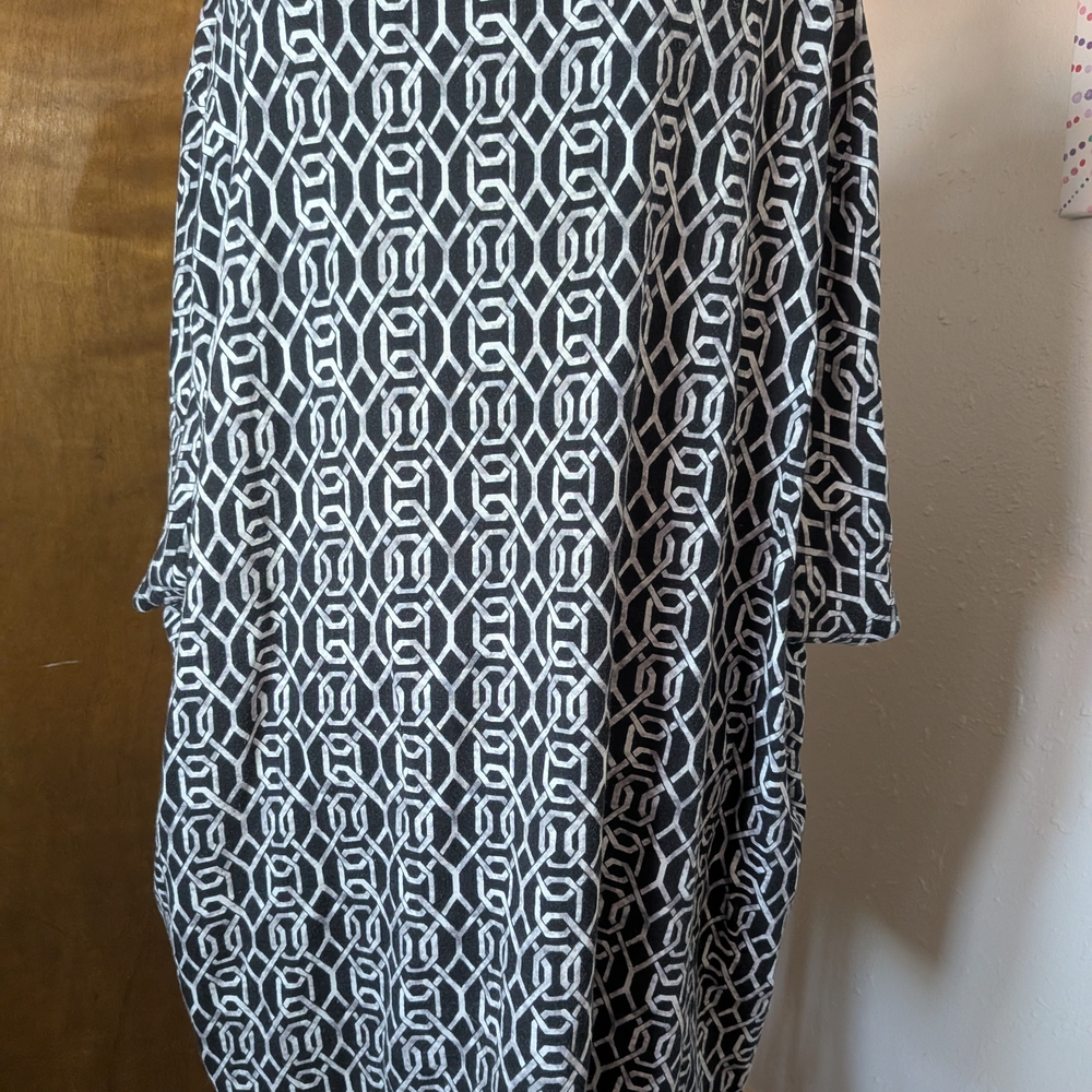 Geometric Black & White Knit Top
